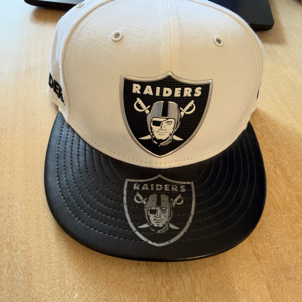 New Era 59FIFTY Las Vegas Raiders NFL Fitted Hat Size 7 1/8 Black White Ra